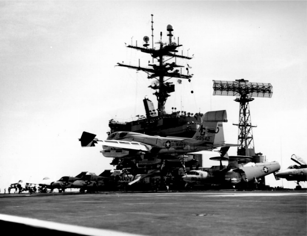 USS-Dwight-D-Eisenhower-34q0e4h.jpg