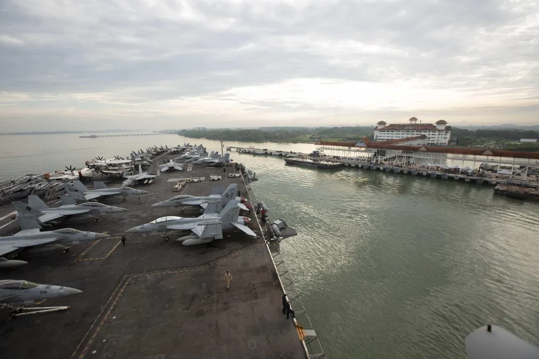 vn-72-prepares-to-pull-into-kuala-v0-llws6sts1n2e1.webp