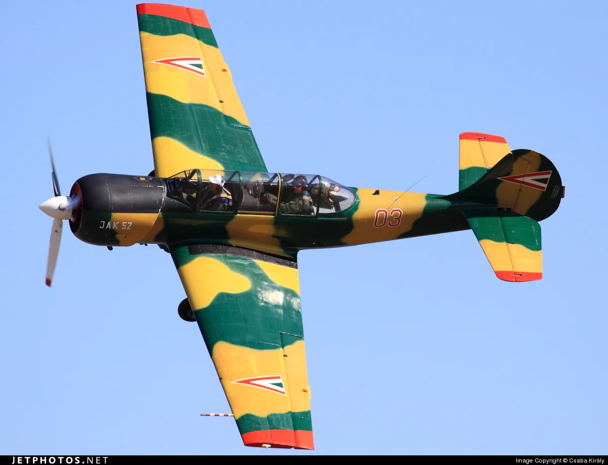 Yakovlev Yak-52.webp