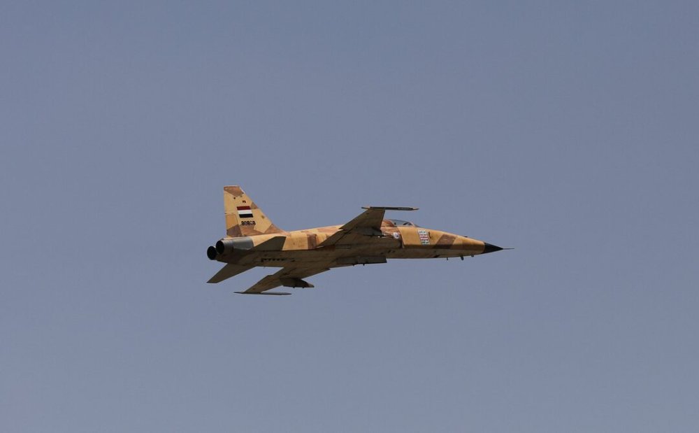 Yemeni F-5E (80808) inflight.jpg