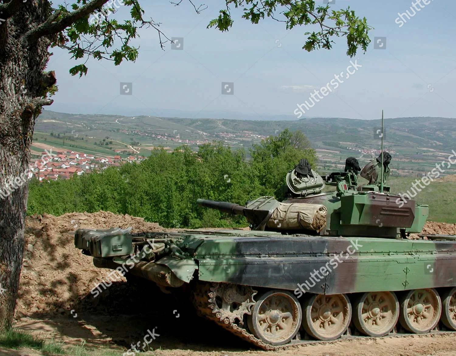 yugoslavia-golemo-brdo-tank-may-2001-shutterstock-editorial-7734040a.jpg