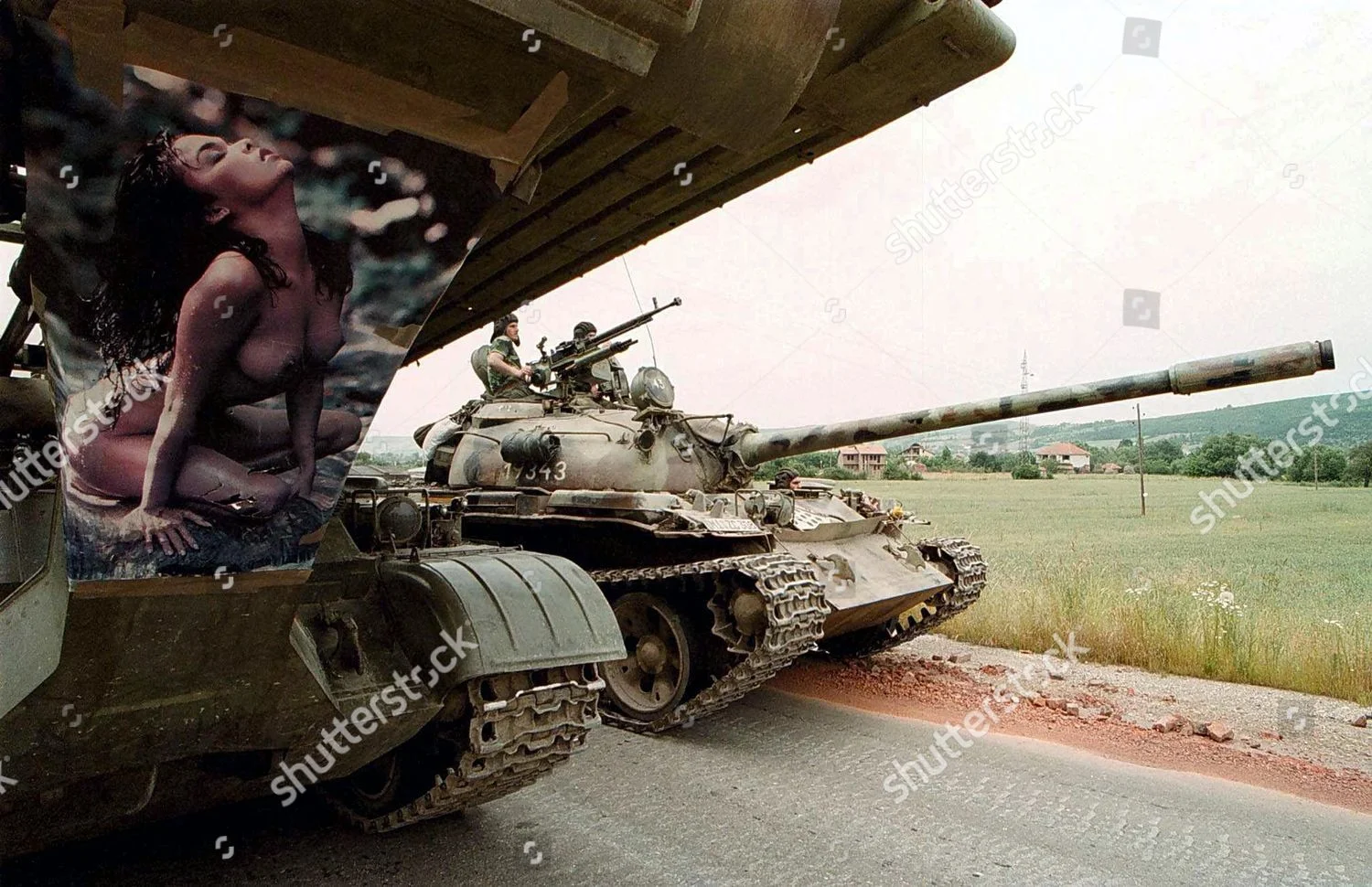yugoslavia-kosovo-withdrawal-jun-1999-shutterstock-editorial-8360849b.webp