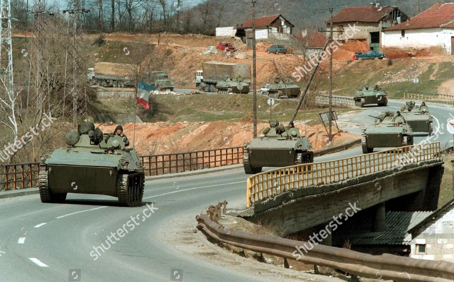 yugoslavia-kosovo-yugoslav-military-convoy-mar-1999-shutterstock-editorial-8350860a.webp