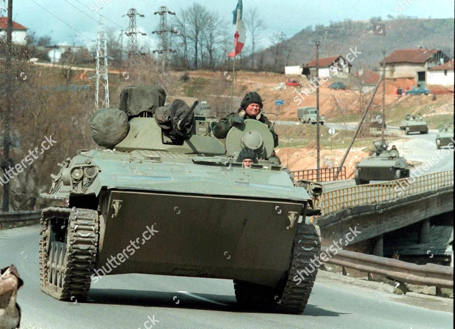 yugoslavia-kosovo-yugoslav-military-convoy-mar-1999-shutterstock-editorial-8350860b.webp