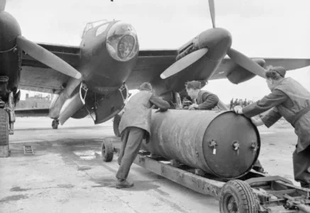 Loading_cookie_on_Mosquito_WWII_IWM_CH_12621.webp Loading_cookie_on_Mosquito_WWII_IWM_CH_12621.webp