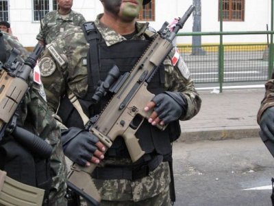 assault_rifle_fn_herstal_scar_military_parade_188th_anniversary_peru_independence_day_peruvian...jpg