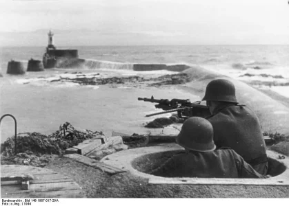 Hotchkiss machine gun, Atlantic Wal.webp