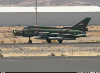 Yemeni Su-22M4 (1725) taxiing at Sanaa (28 November 2007).webp