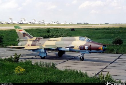Yemeni Su-17M4 (2210 blue) at Mokraya - Zaporozhye (2003).jpeg