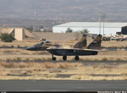 Yemeni MiG-29SMT (22-05) at Sanaa (28 November 2007).jpg