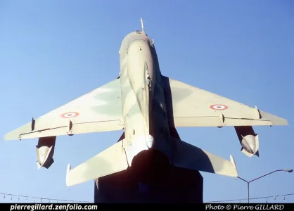 Yemeni MiG-21 (9477) at Al Hudayda (3 January 1997) (3).webp