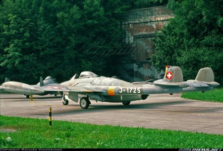Swiss Venom FB.54 (J-1725, 895) at Buochs AB (August 1978).jpg