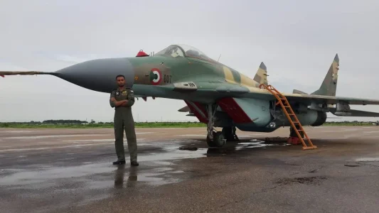 Sudanese MiG-29SEh (607) on ground.jpg