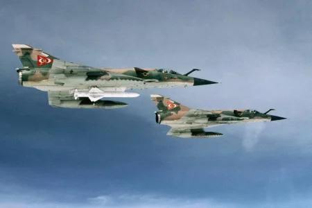 Venezuela Mirage 50EV (3375 & 2191) of 11 Grupo ''Diablos'' inflight.jpg