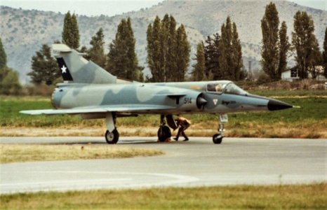 Chilean Mirage 50C (514) taxiing.jpg