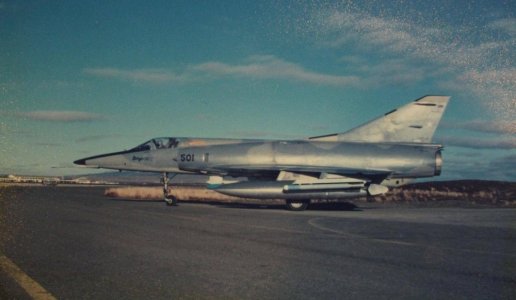 Chilean Mirage 50FC (501) on ground.jpg
