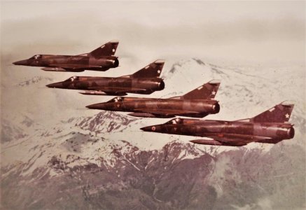 Chilean Mirage 50FC inflight formation.jpg