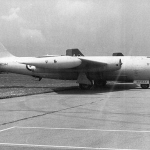 98 Sqn Canberra T.4 WD944 at RAF Cottesmore, 22 May 1974