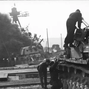 Bundesarchiv_Bild_101I-027-1451-10_Toulon_Panzer_IV