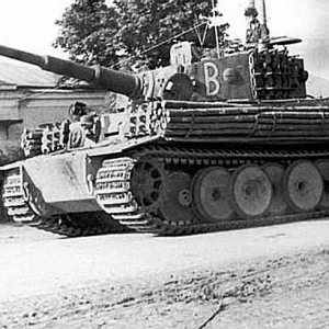 Pz6_rollin_thru_Tiger_B