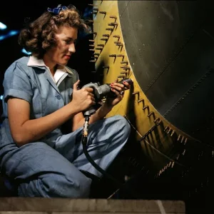 Women At War In Colour 012