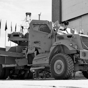 U.S.-military-receives-new-recovery-vehicle-1
