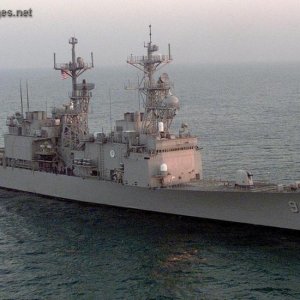 DD-982 USS Nicholson cruising