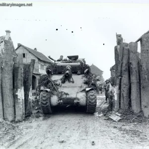 Tank rolls through former German block in Gladbach