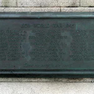 LLANDUDNO WAR MEMORIAL  WWII  (D)