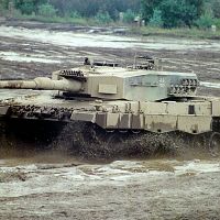 Leopard-2A4-Tank-2