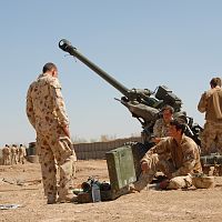 Australian_gunners_Afghanistan_March_2009