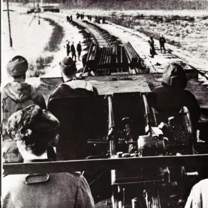 2743759