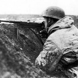 Fallschirmjäger in a trench on the Eastern front (winter 1942-43)