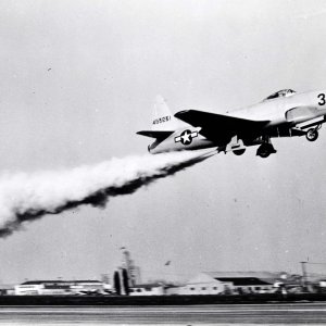 Lockheed F-80A Shooting Star 44-85231 rocket-assisted takeoff.jpg