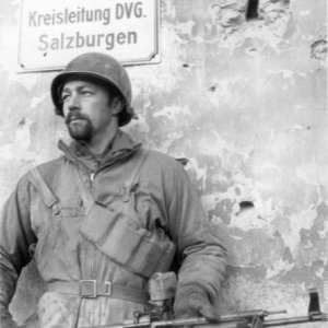 US Soldier with StG44