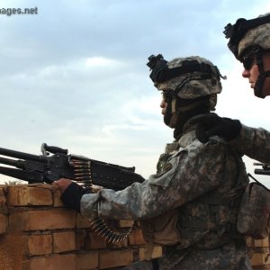 101st Airborne Soldier maintains rooftop security