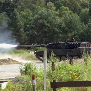 Cdn Leopard 2A6M fires