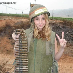 Israeli female soldier