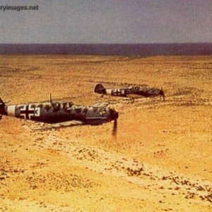 Me-109_s_on_patrol_in_North_Africa