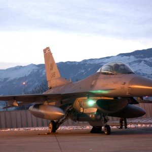 F-16 Fighting Falcon is ready to launch
