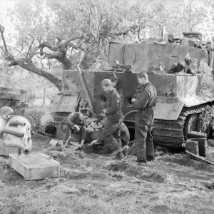 3rdReich_pz6_Ausschlachten_eines_Panzers1