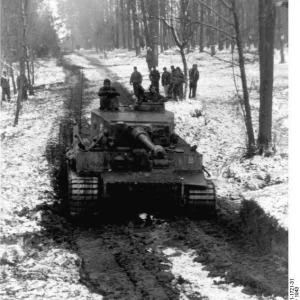 Bundesarchiv_Bild_101I-571-1721-31_Russland_Panzer_VI_Tiger_I_