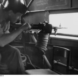 Bundesarchiv_Bild_101I-641-4546-15_Russland_Lastensegler_Go_242_innen