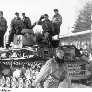Bundesarchiv_Bild_101I-700-0272-17A_Russland_Panzer_IV_im_Schnee