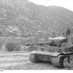 Bundesarchiv_Bild_101I-788-0017-02_Tunesien_Panzer_VI_Tiger_I_