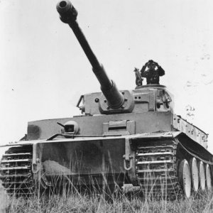 Bundesarchiv_Bild_183-J05741_Panzer_VI_Tiger_I_