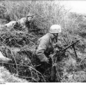 Italian Fallschimjger with MG42 1943 1944