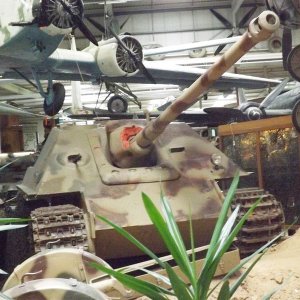 Frontview_of_Jagdpanzer_V_Sinsheim