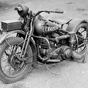 Motorcycle_ca_1943_Library_and_Archives_Canada_Photo_MIKAN_No_3613098-11