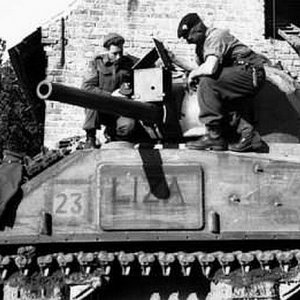 Sherman_tank_Canadian_Grenadier_Guards_Donk_Belgium_3_Oct_1944_3401871